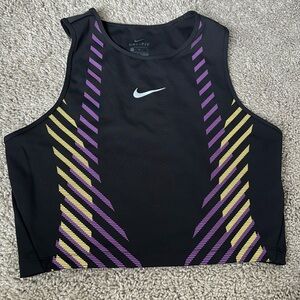 Nike crop Fitted Tank. Medium